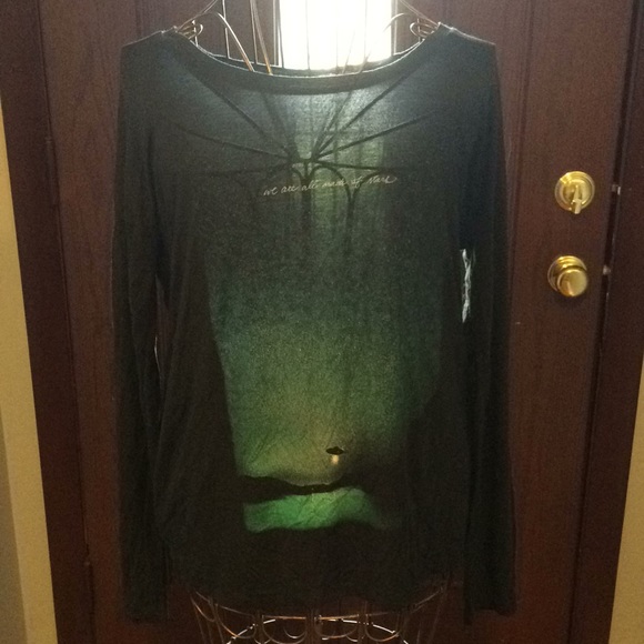 American Eagle Outfitters Tops - Soft and sexy AEO long sleeve tee size m alien